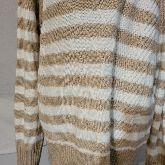 Women's 1/4 zip pullover tan and white - Picture 4 of 5